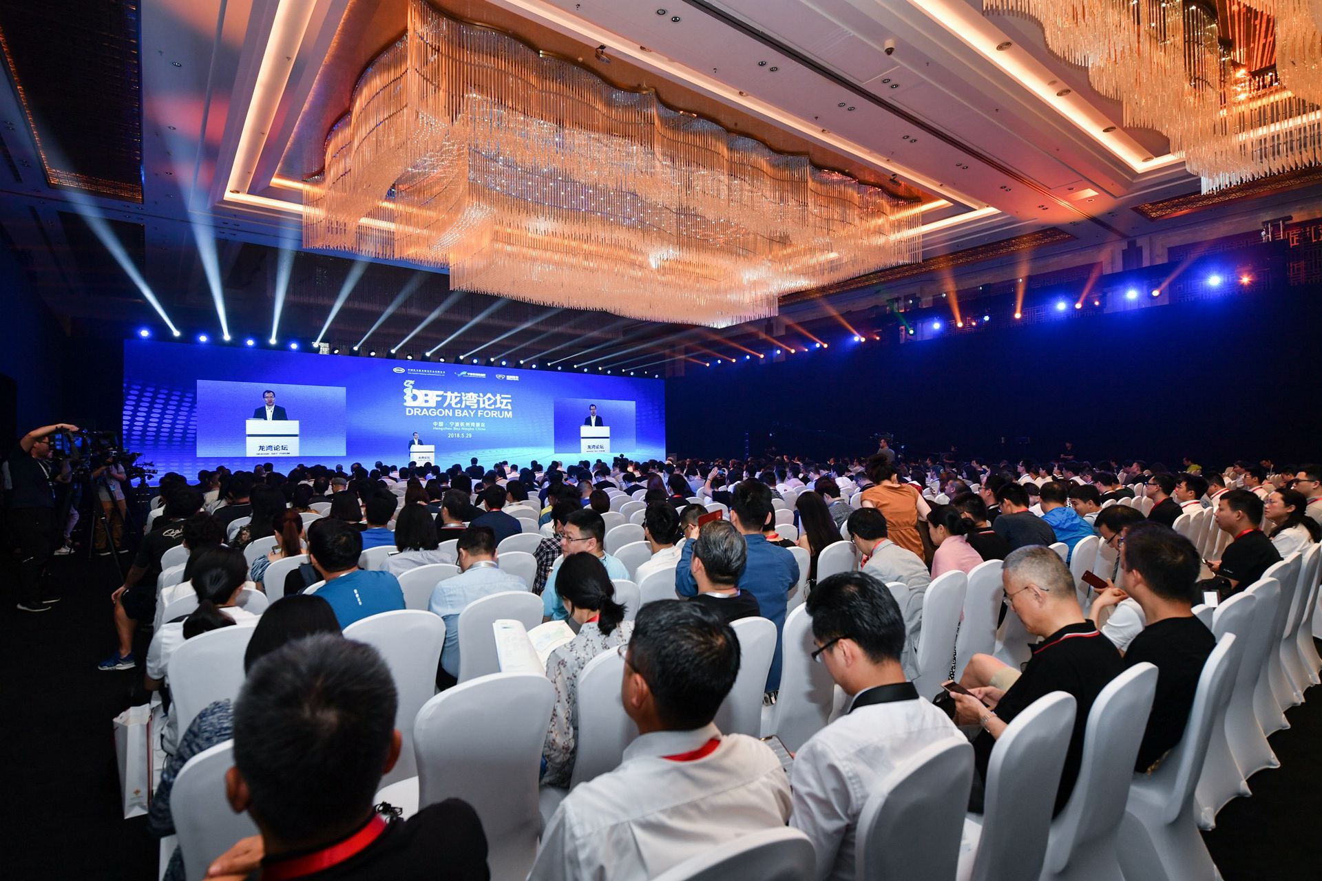 2018首届龙湾论坛峰会 聚焦新能源汽车发展，共绘绿色出行新蓝图